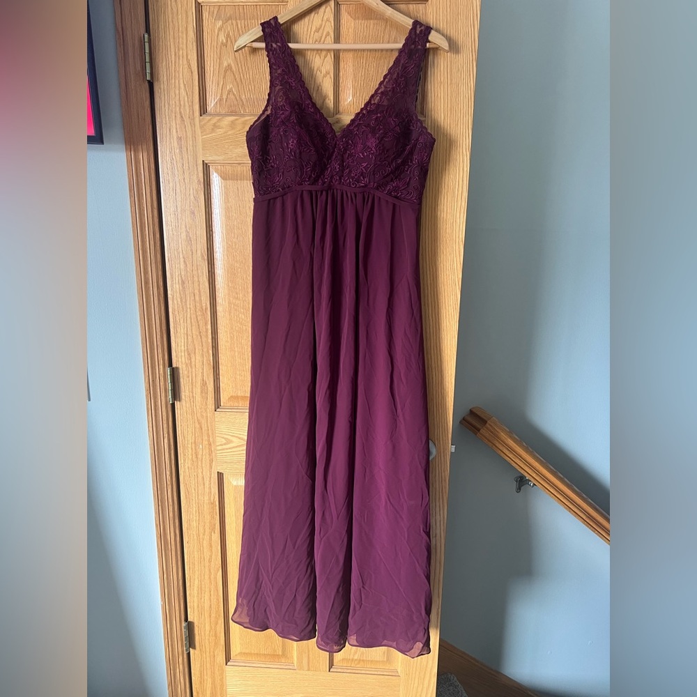 Elegant Burgundy Maxi Dress
